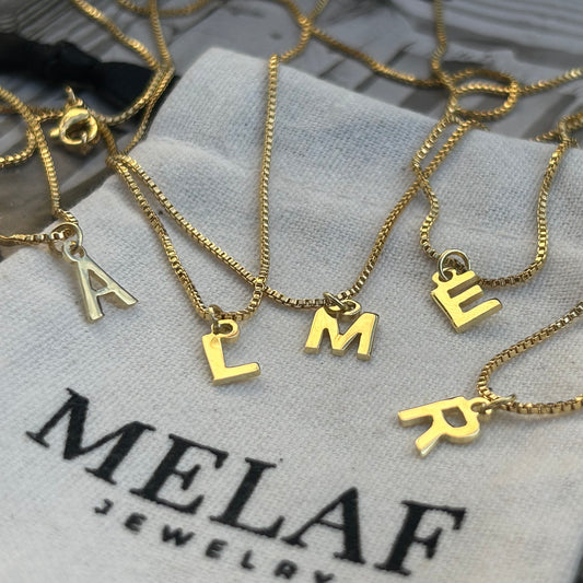 COLLARES LETRAS
